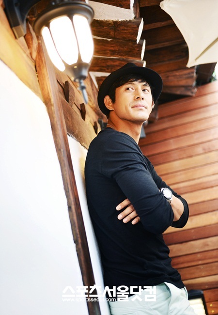 오지호는 바람사에서 무사 백동수 역을 맡았다.