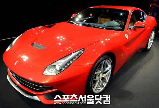 20일 페라리는 역사상 가장 빠른 F12 베를리네타를 국내에 출시했다./ 노시훈 기자
