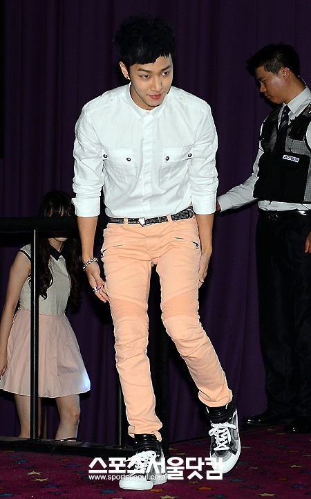 비스트 이기광이 직접 키 170cm 미만설에 대해 부인했다./ 더팩트 DB