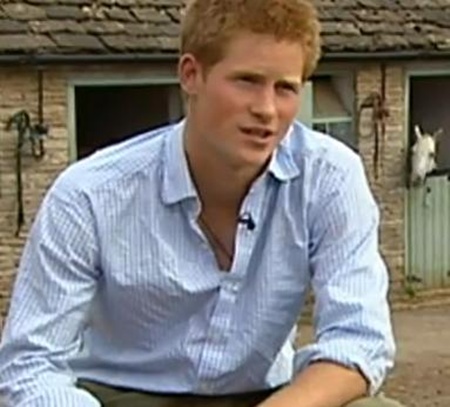 나체사진 파문에 이어 마약 스캔들에 휘말린 영국의 해리 왕자./유튜브 캡처