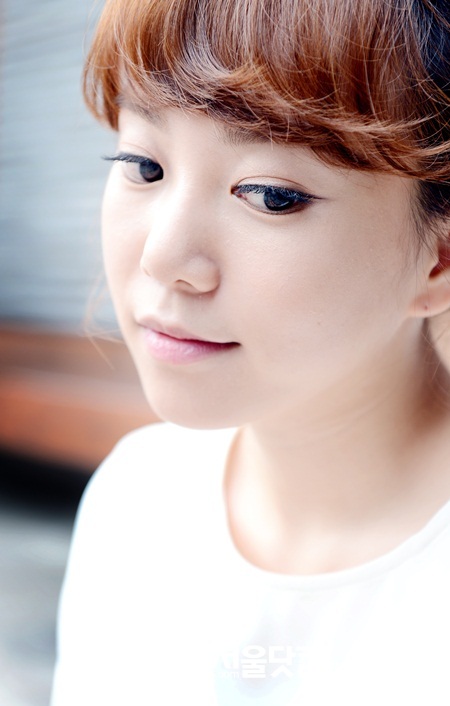 이날 두껍지 않은 메이크업을 해서 곽지민의 맑은 피부가 돋보였다.