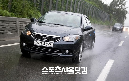 르노삼성자동차가 페이스 리프트로 지난달 출시된 New SM3의 신차 효과를 기대하고 있다.