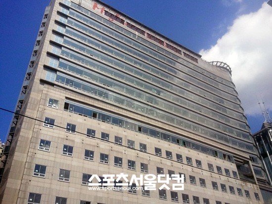 조선호텔이 비즈니스호텔 사업진출의 일환으로 적극 추진해 온 명동 밀리오레 인수를 포기할 가능성이 제기됐다. / 서재근 기자