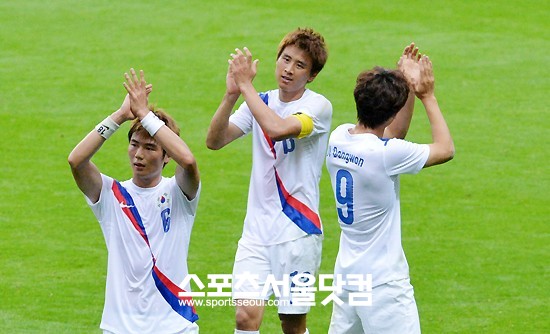 유럽 무대에서 활약 중인 기성용과 구자철, 지동원은 한국 축구의 향후 10년을 이끌어 갈 미래다. / 더팩트 DB