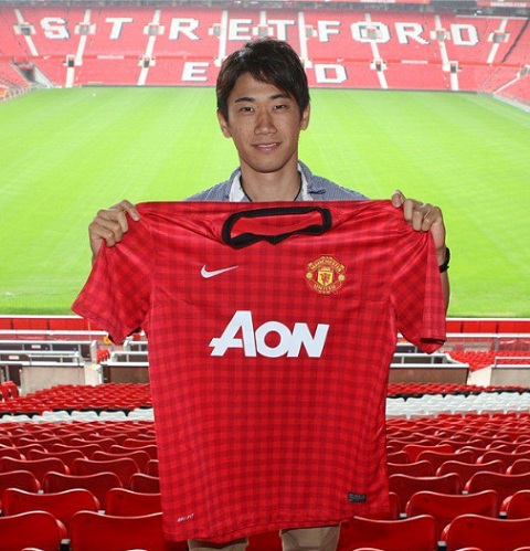 일본 축구의 희망 가가와 신지는 여름 이적시장에서 맨유 유니폼을 입고 아시아 최고 선수에 도전한다. / 맨유 홈페이지