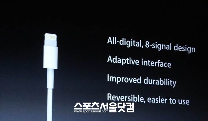 애플이 새로운 독 커넥터 라이트닝을 공개했다.