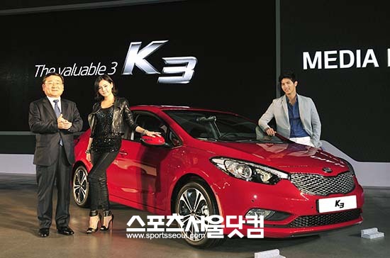 17일 기아자동차가 준중형 신차 K3를 전격 발표했다.