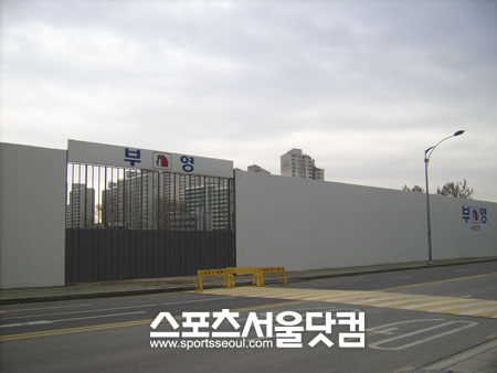 18일 부영의 서울 성수동 뚝섬 부지는 정지작업만 돼 있는 상태다.