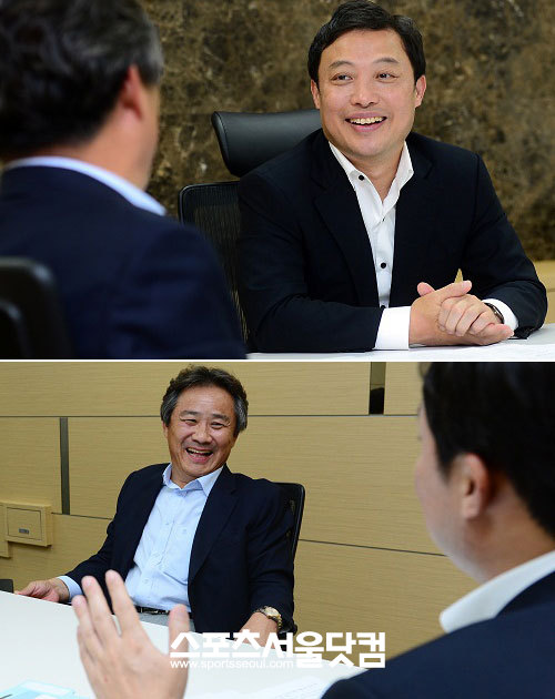 곽승준(위) 미래기획위원장에게 올림픽 뒷이야기를 들려주고 있는 이기흥 올림픽 선수단장. / 이새롬 기자