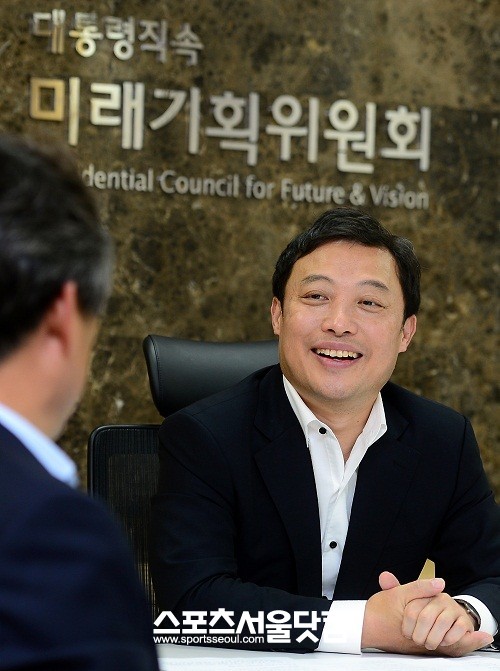 곽 위원장은 이기흥식 아버지 리더십을 우리 사회에 이끌어 내야 한다고 말한다.