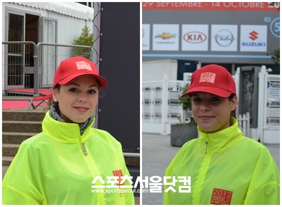 미녀 도우미들이 2012 파리모터쇼 개막 하루 전부터 관람객들의 안내를 돕고 있다.