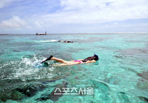 물빛 곱기로 유명한 모리셔스의 바다에서 즐기는 해양 스포츠는 도시에서 켜켜이 묵은 때를 단번에 씻어버린다