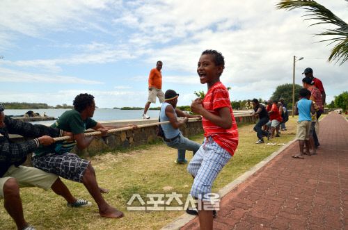 모리셔스는 리조트로만 이뤄진 곳이 아니라 그곳을 살아가는 주민들의 생활이 고스란이 나타나는 곳이다.