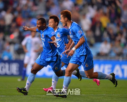 Acl 8강 울산 알 힐랄 원정서 4 0 완승4강 안착 축구 기사 더팩트 