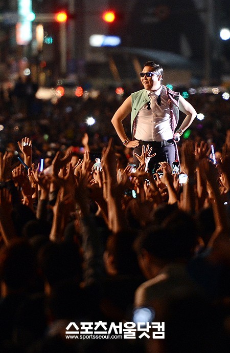 싸이가 5일 오후 7시 강원도 춘천 군부대 행사에 참석한다. /임영무 기자