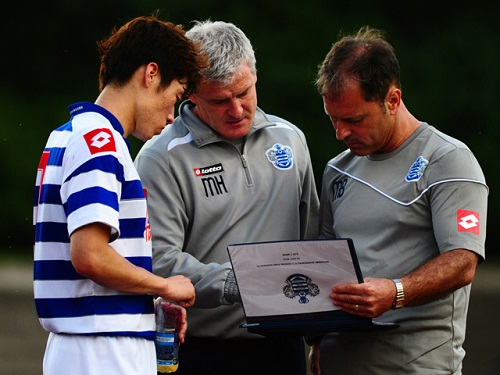 여전히 첫 승을 올리지 못하고 리그 최하위에 처져 있는 QPR의 부진이 너무 많은 선수 영입으로 인한 조직력 부족 때문이라는 지적이 나왔다. / QPR 페이스북