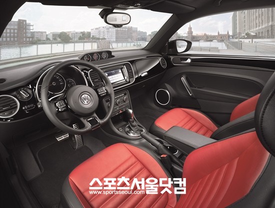 폭스바겐 더 비틀 내부 인테리어