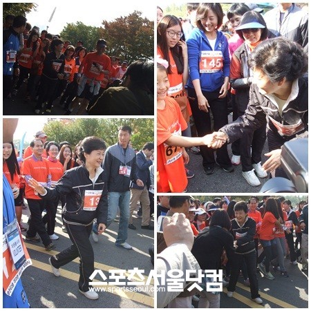 트레이닝복을 입고 나타난 새누리당 박근혜 후보. 그는 마라톤 참가자들과 함께 걸으며 스킨십 강화에 나섰다. / 소미연 기자