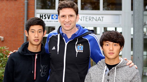 독일 분데스리가 함부르크 U-19 유소년팀에서 훈련하고 있는 황한솔(왼쪽), 김선빈(오른쪽)./ 함부르크 구단 홈페이지 캡처