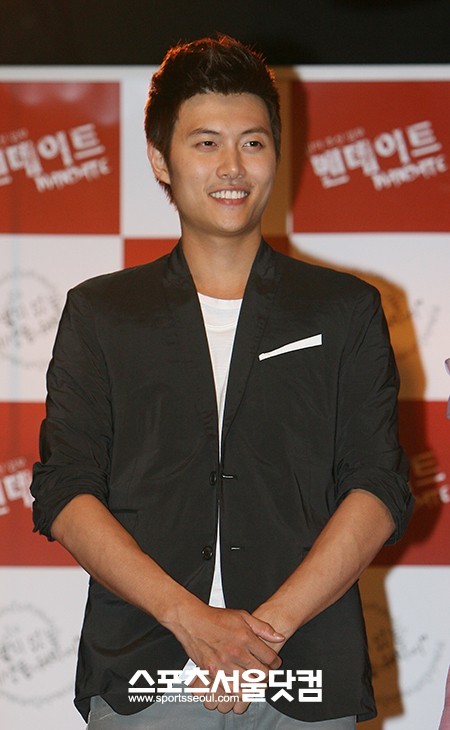 재희가 일반인 여성과 비공개 결혼 뒤 득남한 사실이 알려져 관심을 모으고 있다./더팩트DB