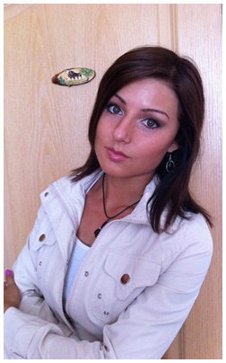 금발일 때(왼쪽 위)와 흑발일 때, 운동복 차림(왼쪽 아래)과 일상복 차림일 때 느낌이 매우 다르다./에카테리나 홈페이지