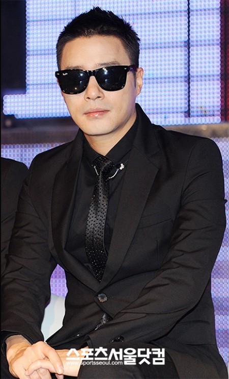 이성욱이 전처에게 상해를 입었다는 혐의를 받고 있다. /더팩트DB