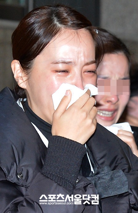 배우 한혜진 부친 고 한권수 씨의 열결식이 5일 오전 서울 반포동 서울성모병원에서 열린 가운데 한혜진이 슬픔에 잠겨있다. /문병희 기자
