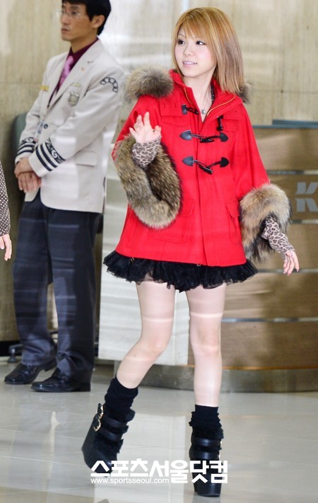 일본 현역 최장수 아이돌그룹 모닝구 무스메의 멤버 다나카 레이나가 6일 오후 김포국제공항 입국장으로 들어서고 있다. / 배정한 기자