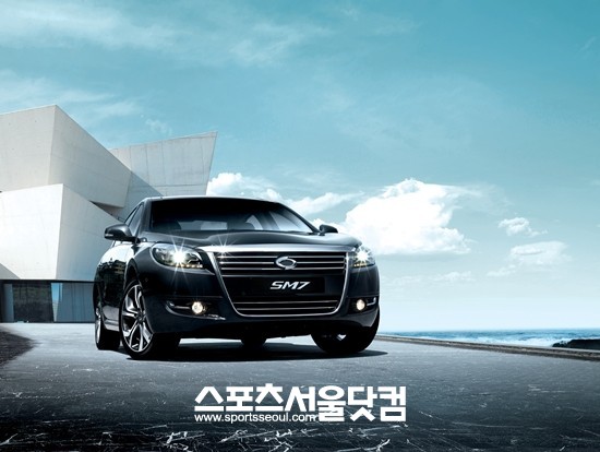 르노삼성자동차가 8일 2013년형 SM7을 출시했다.