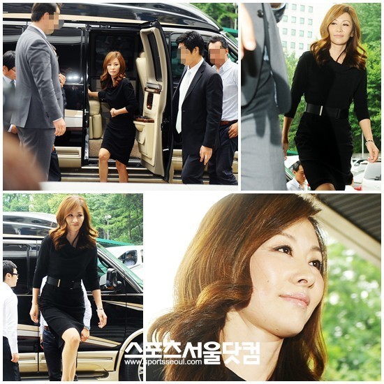 스캔들이 휩싸인 이미숙이 당당한 태도로 팬들의 관심을 받고 있다./더팩트DB