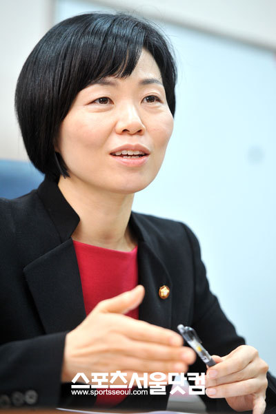 민 의원은 박 후보가 세 번째 공약으로 여성행복 7대 공약을 발표한 것을 두고 그만큼 박 후보가 여성의 삶을 챙기겠다는 의지가 확고하다고 해석했다.