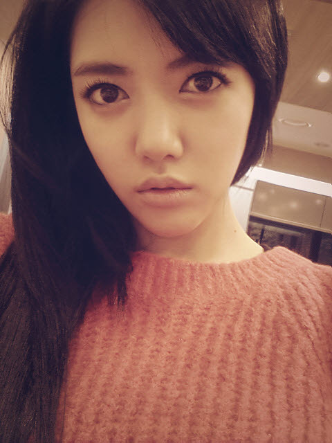 레인보우 윤혜가 12일 자신의 트위터에 셀카를 공개했다. / 윤혜 트위터 캡처