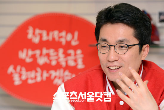 과거 박 후보를 좋아하지 않았던 김 본부장은 새누리당에 입당한 후 박 후보를 지지하게 됐다고 말했다. 예측 가능한 리더십과 박 후보의사익·사심 없는 모습에서다.