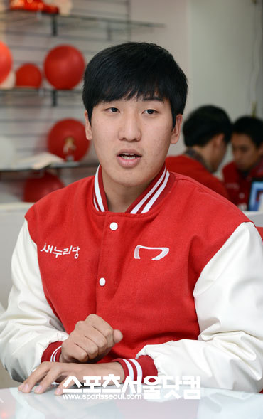 이 단장은 박 후보가 소통이 부족하다는 지적에 대해 제가 여기 있는 것 자체가 소통의 하나라고 강조했다. 그는 집안도, 학벌도 잘난 게 없지만 아르바이트 경력이 많아 같은 처지에 놓인 친구들의 입장을 대변할 수 있다는 이유로 제가 여기 있다고 이유를 설명했다.