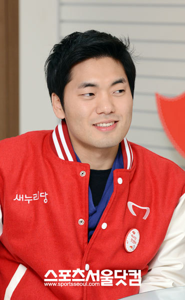 박 후보는 청년들을 만나는 자리에서 농담을 자주 던진다. 이에 대해 정 단장은 (박 후보의) 노력하는 모습이 와닿는다면서도 재밌지는 않다고 솔직하게 말했다.