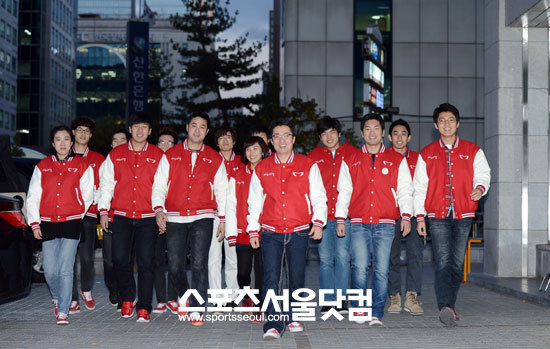 새누리당 청년본부는 박 후보에게 자신감을 가져도 된다고 응원의 메시지를 보냈다.