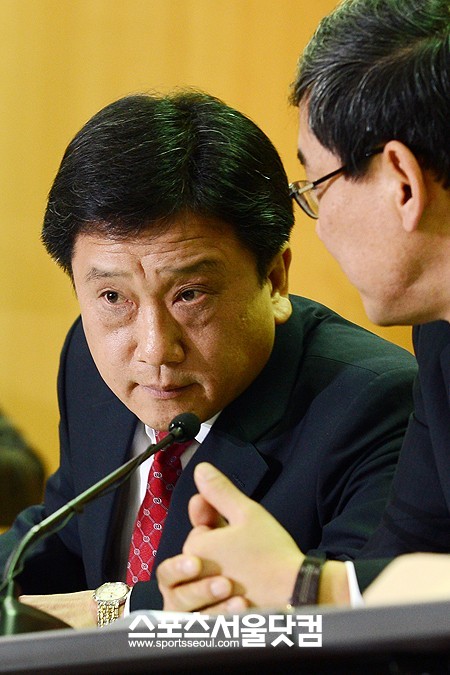 저 기자! 소속이 어딘지좀 알아봐요~