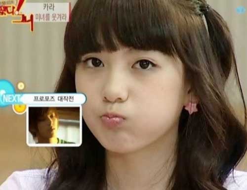 섹시 막내 강지영의 데뷔 초 사진이 공개돼 눈길을 끌었다.  / MBC 에브리원 아이돌 군단의 떴다! 그녀 시즌5 방송화면 캡처