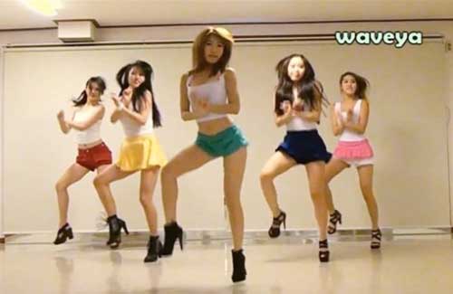 13일 동영상 사이트 유튜브 전체기간 조회수 한국 차트에서 웨이브야의 강남스타일 영상이 소녀시대의 더 보이즈 뮤직비디오를 제치고 역대 5위에 올랐다.