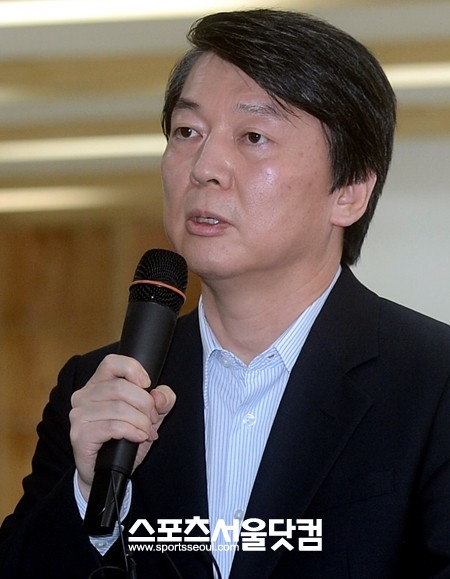 무소속 안철수 대선 후보는 19일 오전 서울 중구 프레스센터에서 열린 서울외신기자클럽 기자회견에서 단일화 협상에 관한 생각을 밝혔다. / 더팩트 DB