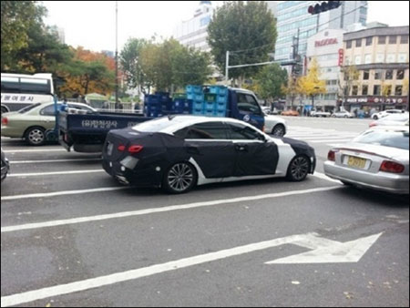 제네시스 후속 스파이샷이 공개됐다. / 출처=온라인 커뮤니티