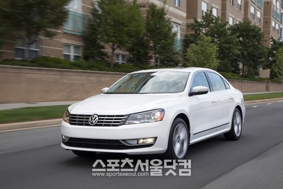 폭스바겐 신형 파사트가 국내 판매량 1000대를 돌파했다.
