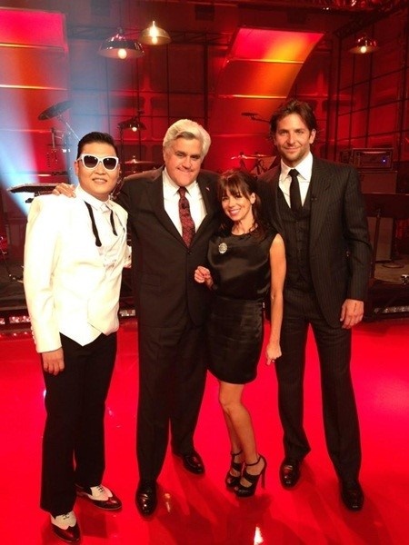 싸이가 미국 인기 토크쇼인 NBC 제이 레노 쇼에 출연해 화제다./싸이 트위터