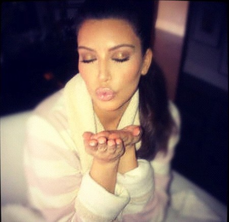 킴 카다시안은 과거 남자친구와 찍은 영상으로 곤욕을 치른 바 있다./킴 카다시안 트위터