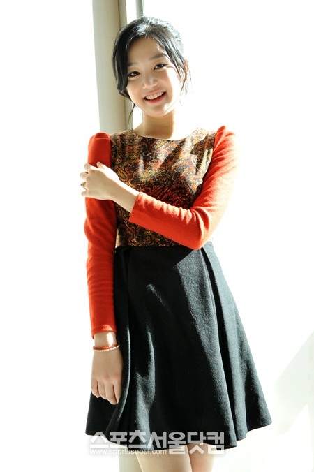 이유비는 인신공격성 악성 댓글은 보지 않지만, 연기를 위해 좋은 댓글은 많이 본다고 했다.