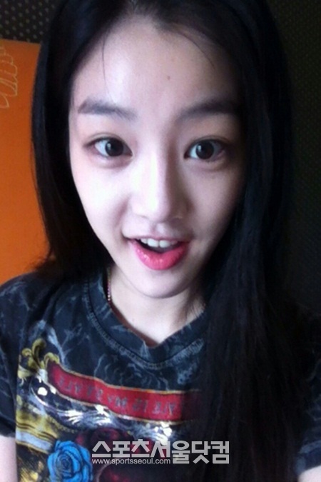 강초코 역을 위해 머리를 잘랐다는 이유비의 긴 생머리 시절 모습이다.