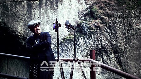 팬택이 김중만 작가(사진)와 베가R3 이벤트를 진행한다고 밝혔다. /팬택 제공