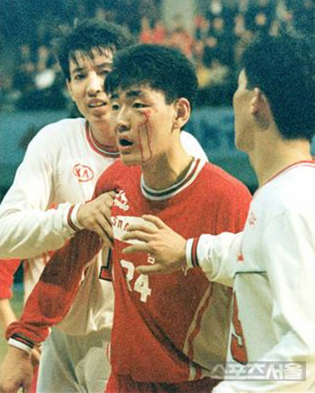 이미지 관리를 너무 못했다. 이창수(가운데) 스카우트는 선수 시절 젊은 혈기에 팬들의 오해를 불러일으킬 만한 행동도 보였다며 아쉬워했다. / 스포츠서울DB