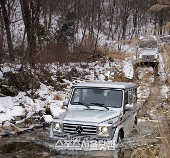 메르세데스-벤츠가 오프로드 최강자로 평가받는 G클래스를 지난달 국내에 출시했다.