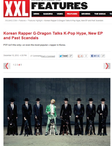 지드래곤이 블랙수트에 검정 중절모 그리고 검정 개의 목줄을 쥐고 있는 남자들 속에서 돋봉는 녹색 계열의 자킷과 금색 헤어에 당당한 표정을 짓고 있다. / 힙합 전문지 인터넷판 캡처.